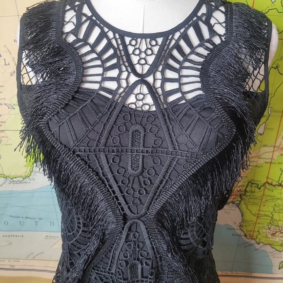 VENUS Black Crochet Sleeveless Top Size 8. Back Zip and Eye Clouser - Picture 2 of 12